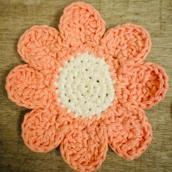 New Crochet Flower Coasters in Champaign Pink and Cream ~SZ:OS - Picture 2 of 2